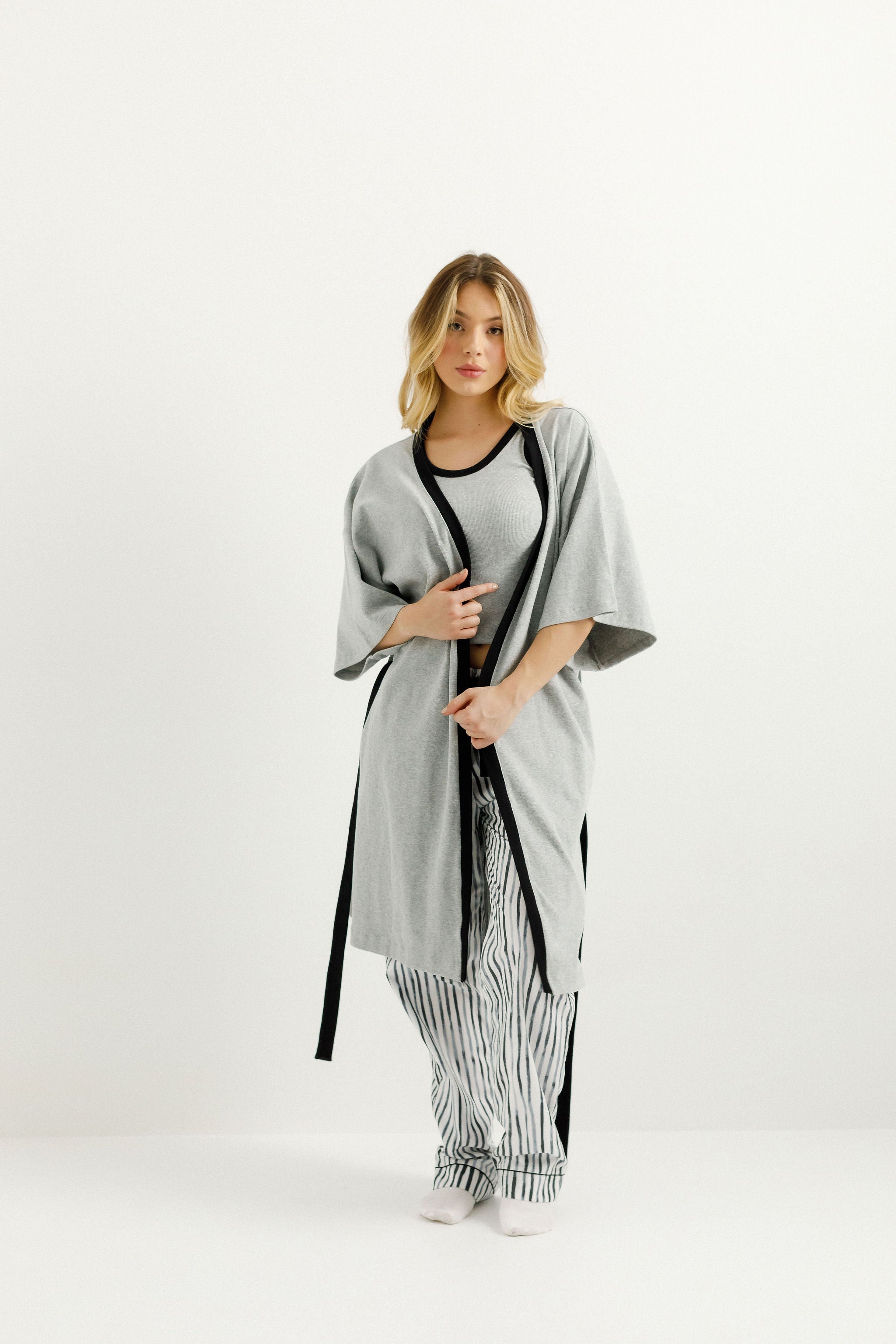 Robe - Black & Grey