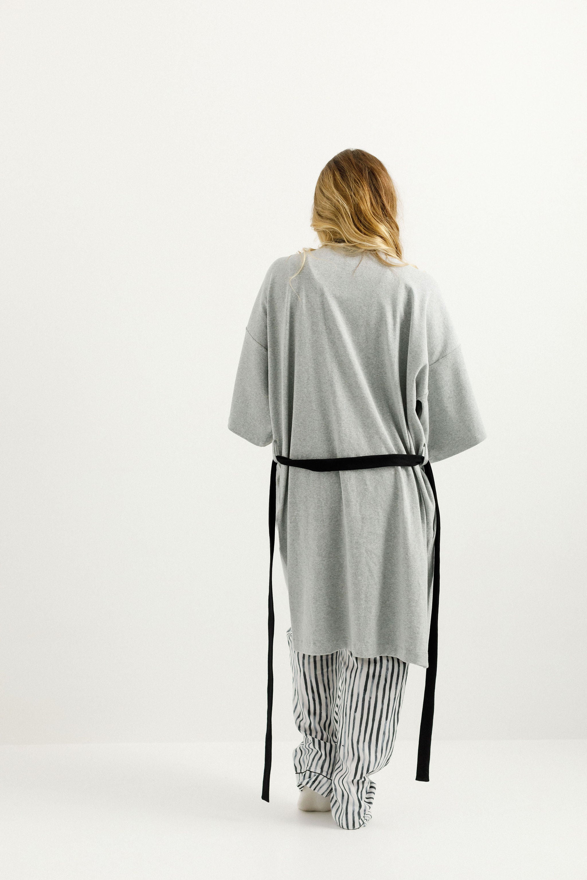Robe - Black & Grey